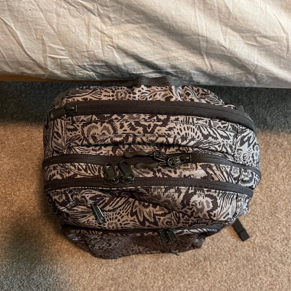 Dakine Campus Premium 28L Backpack in Petal Maze - Picture 2 of 8